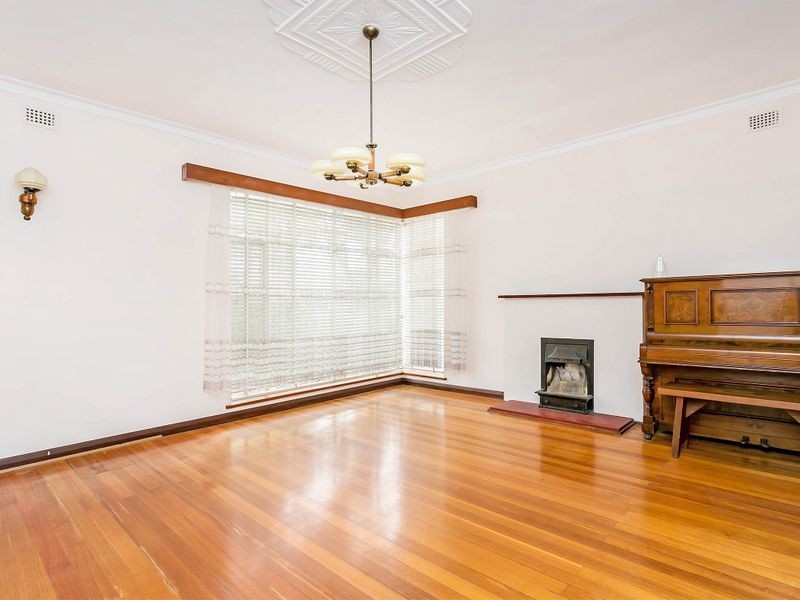 12 Second Avenue, Seaton SA 5023