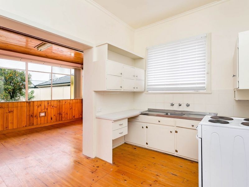 12 Second Avenue, Seaton SA 5023