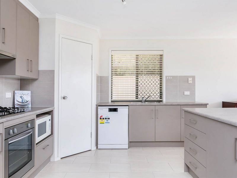 2/22a Alfred Avenue, Seaton SA 5023