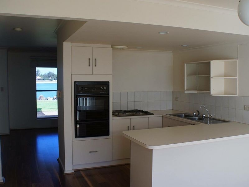 1/17 Lord Hobart Way, West Lakes SA 5021