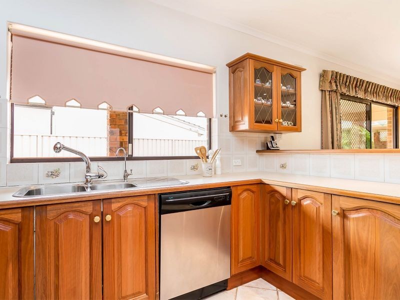 2 Martinique Court, West Lakes SA 5021