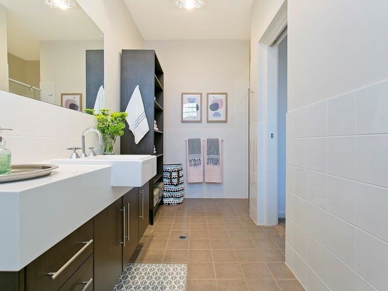 8 Gomera Street, Mawson Lakes SA 5095