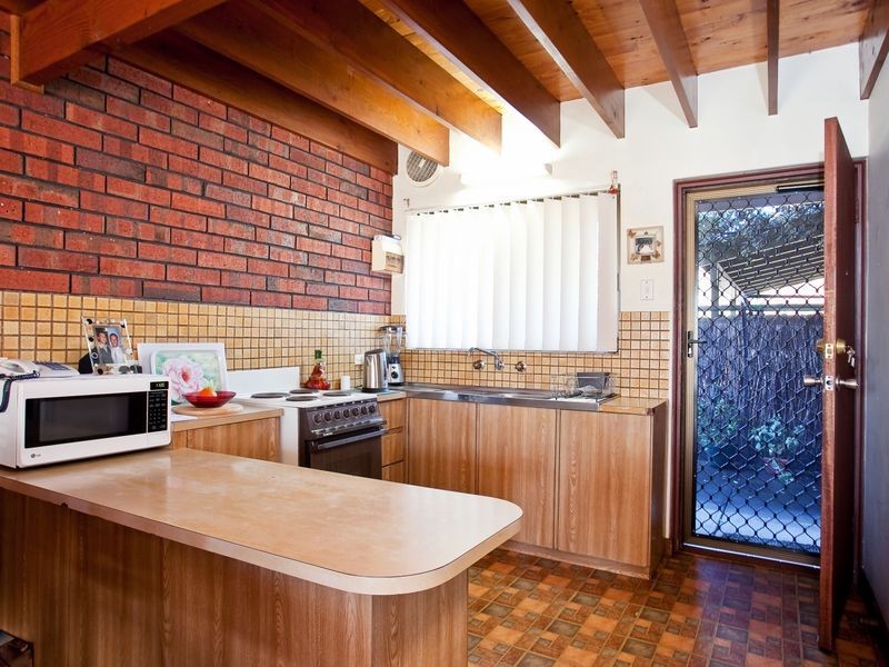 5 Sportsmans Drive, West Lakes SA 5021