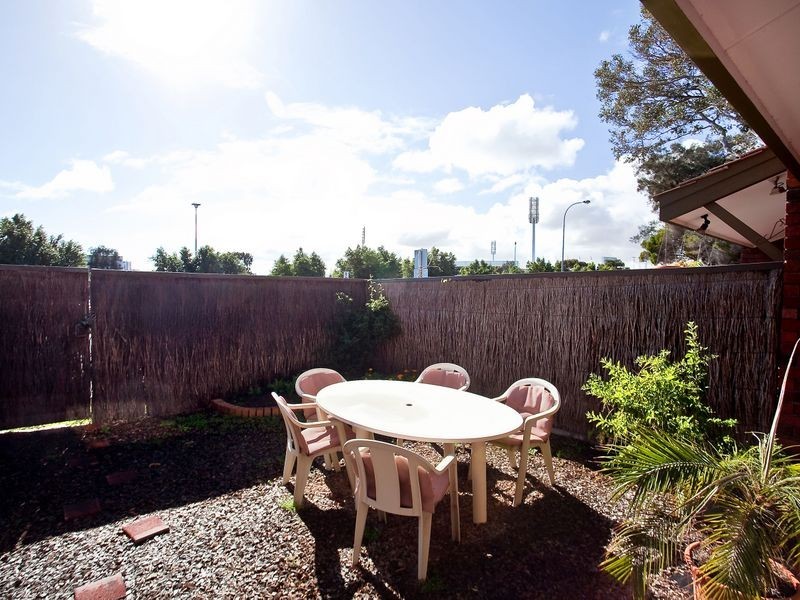 5 Sportsmans Drive, West Lakes SA 5021