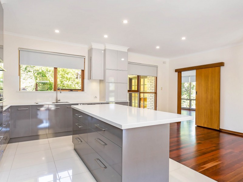 10 Warren Crescent, Panorama SA 5041