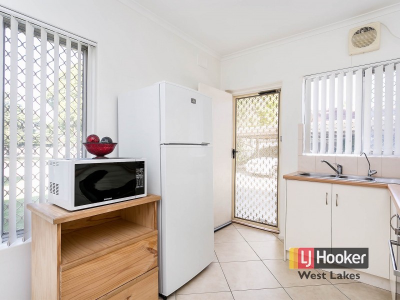 1/4 Douglas Grove, Glenelg North SA 5045