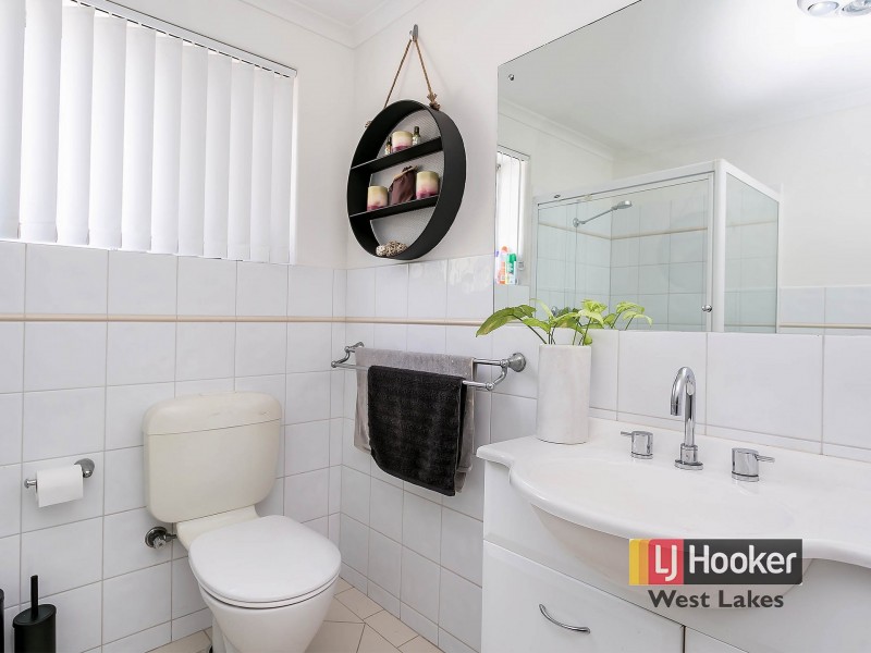 1/4 Douglas Grove, Glenelg North SA 5045