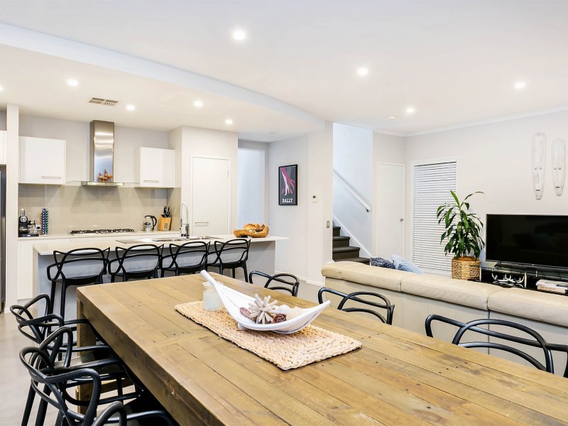 5 Yamba Grove, West Lakes Shore SA 5020