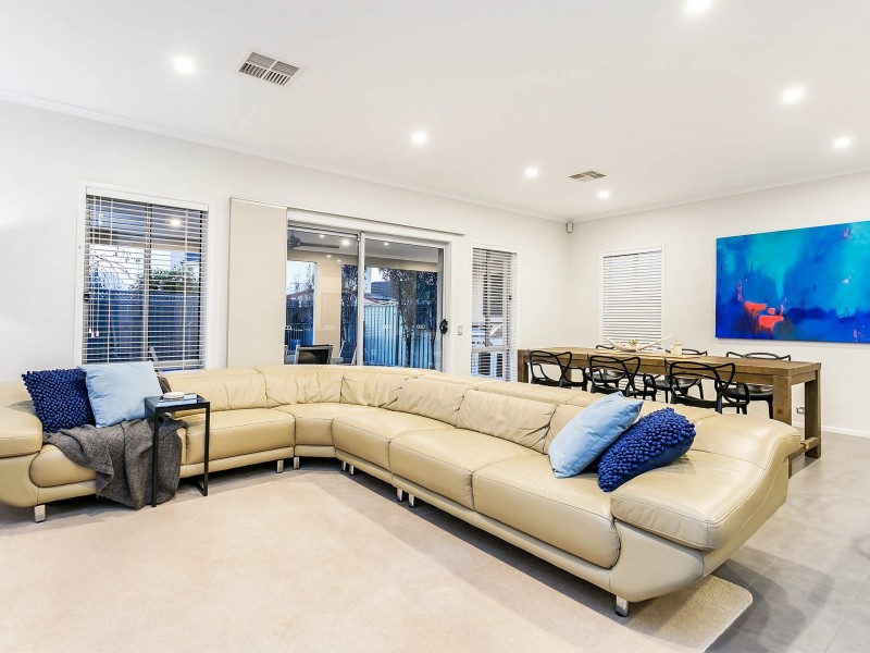 5 Yamba Grove, West Lakes Shore SA 5020