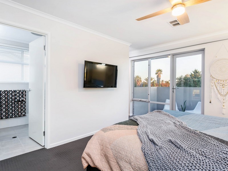 5 Yamba Grove, West Lakes Shore SA 5020