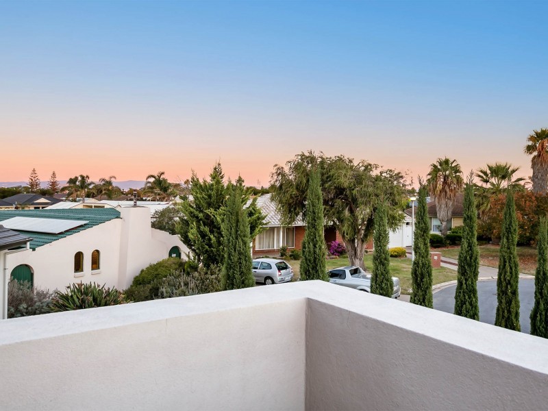 5 Yamba Grove, West Lakes Shore SA 5020