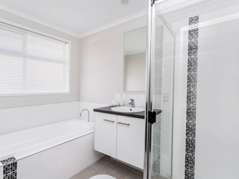 5 Yamba Grove, West Lakes Shore SA 5020