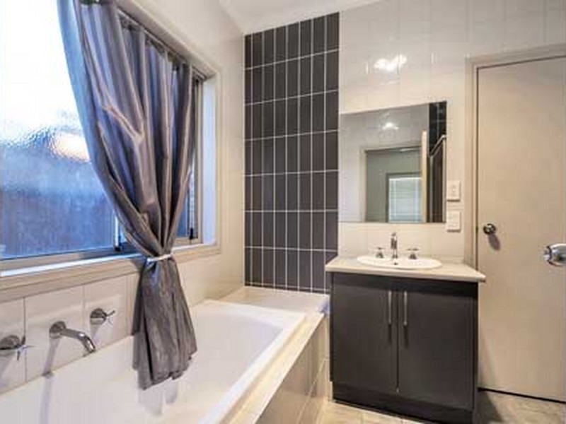 2 Centre Street, Largs Bay SA 5016