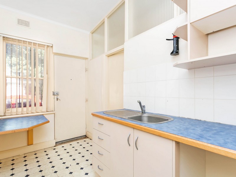 4/3 St Johns Row, Glenelg SA 5045