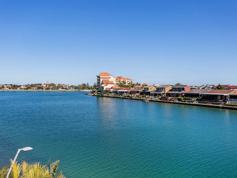 8/155 Brebner Drive, West Lakes SA 5021