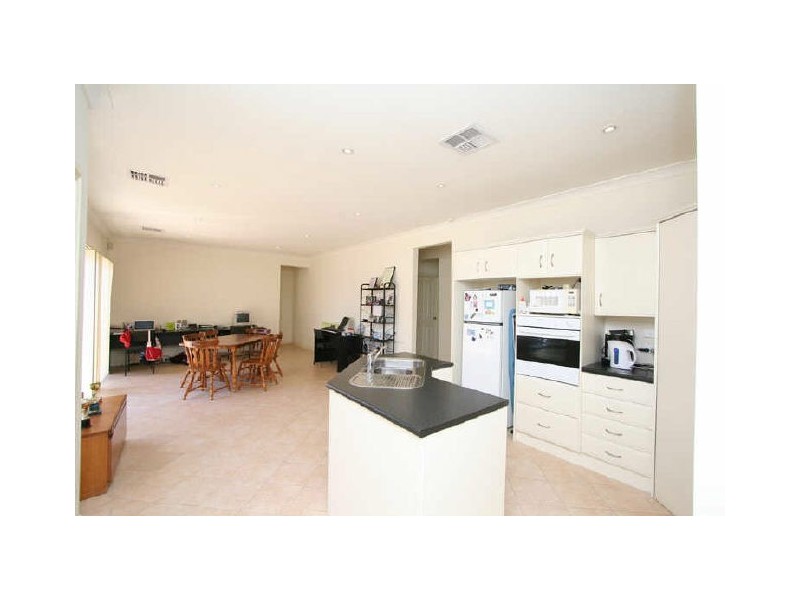 8a HMAS Australia Road, Henley Beach South SA 5022