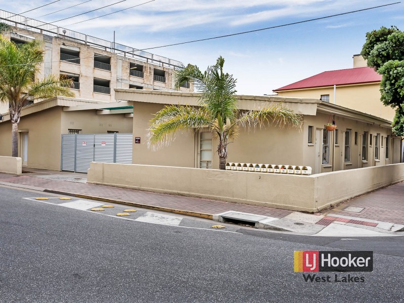 13/3 St Johns Row, Glenelg SA 5045