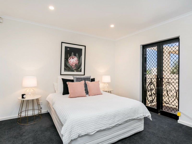 12 Gulf Point Drive, North Haven SA 5018