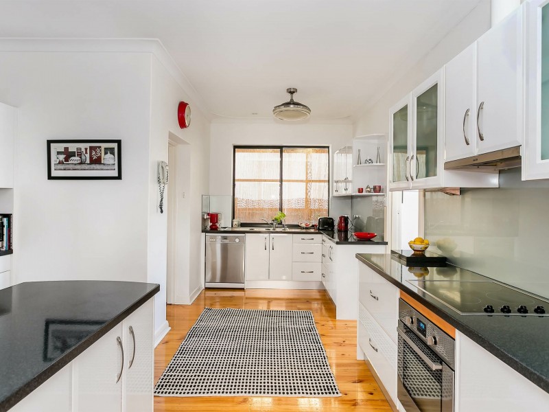 8 Warren Crescent, Panorama SA 5041