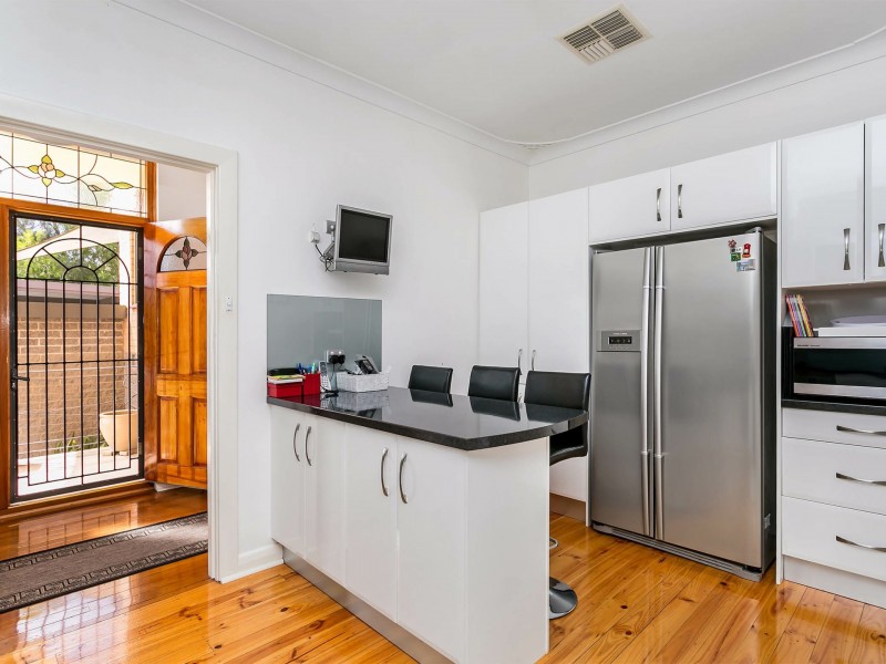 8 Warren Crescent, Panorama SA 5041
