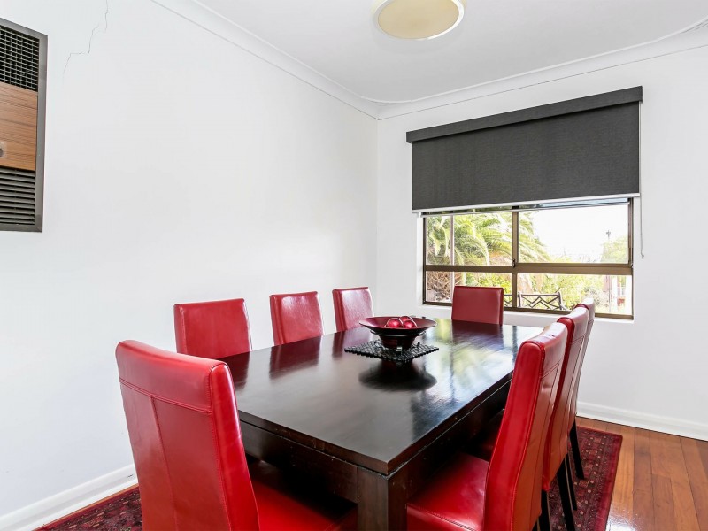 8 Warren Crescent, Panorama SA 5041