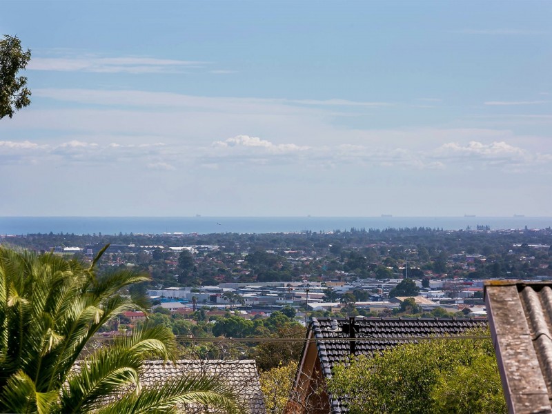 8 Warren Crescent, Panorama SA 5041