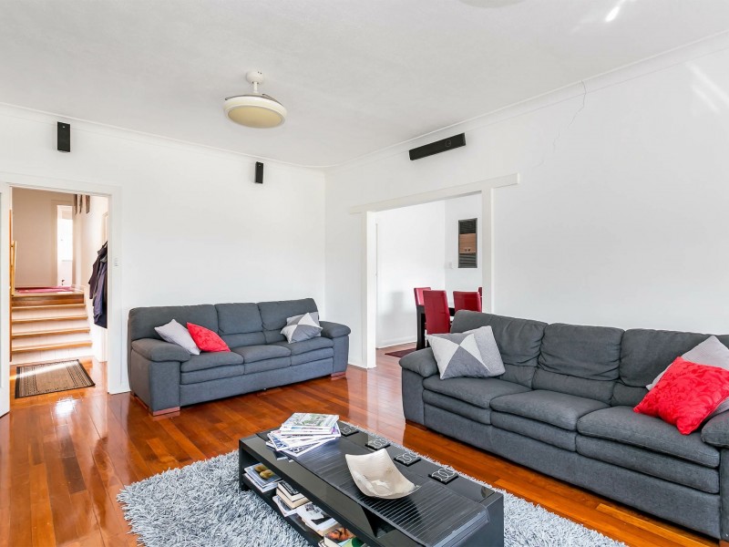 8 Warren Crescent, Panorama SA 5041