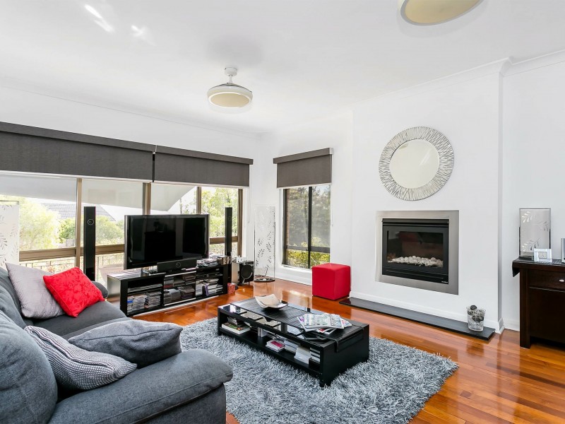 8 Warren Crescent, Panorama SA 5041