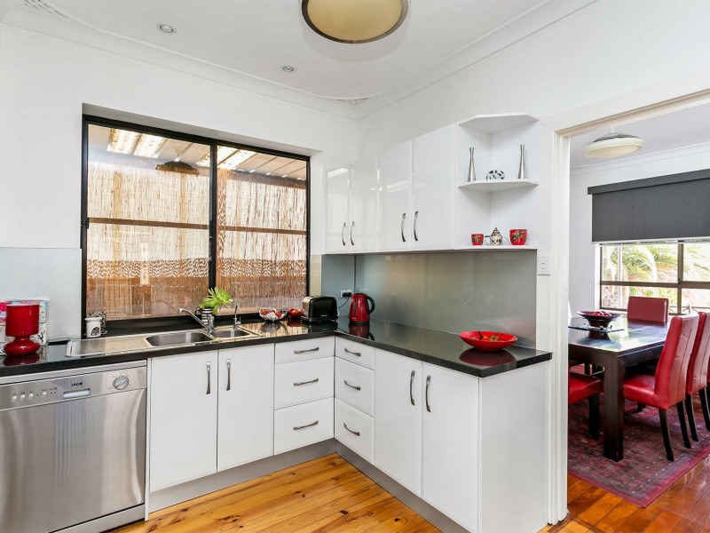 8 Warren Crescent, Panorama SA 5041