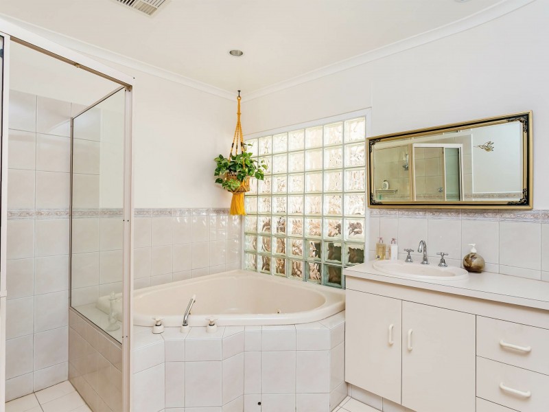 16/8-9 Sunrise Court, West Lakes SA 5021