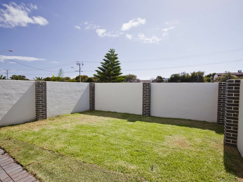 4/2b Dunstone, Semaphore Park SA 5019