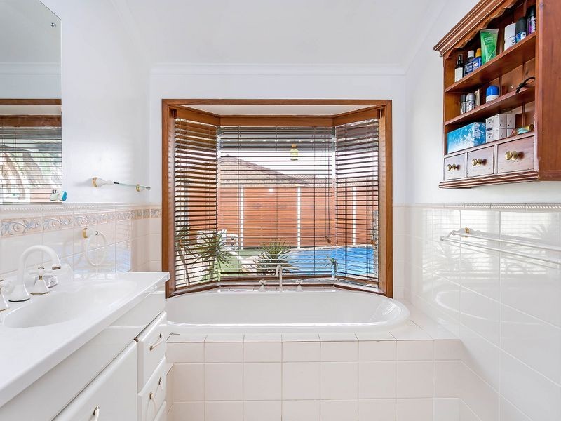 27 Gordon Luxton Drive, North Haven SA 5018