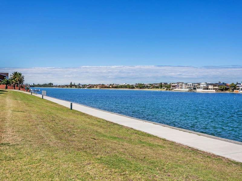 77 Brebner Drive, West Lakes SA 5021