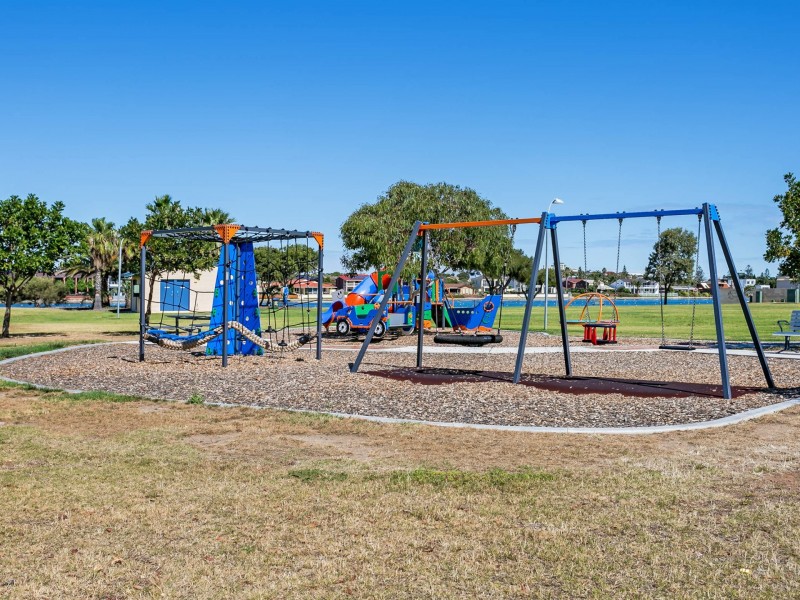 77 Brebner Drive, West Lakes SA 5021