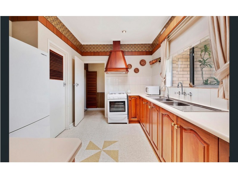 16 Dumfries Avenue, Seaton SA 5023