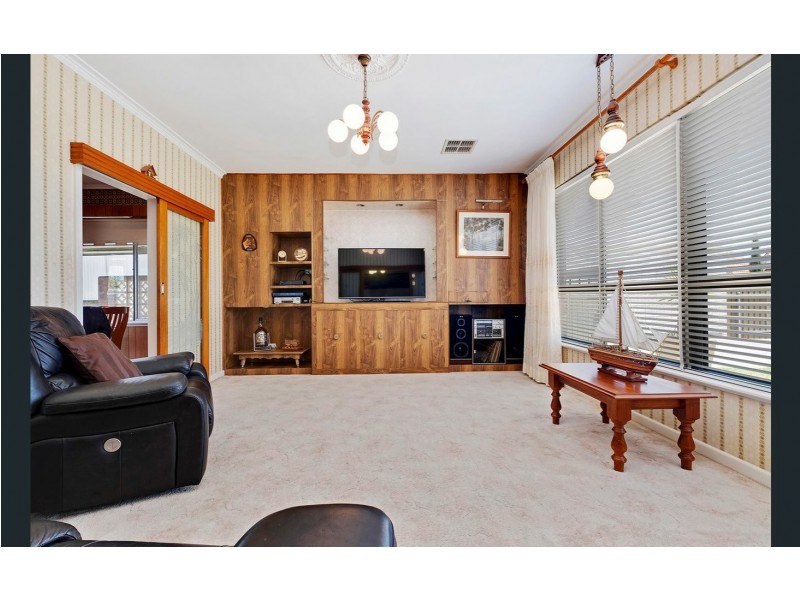 16 Dumfries Avenue, Seaton SA 5023