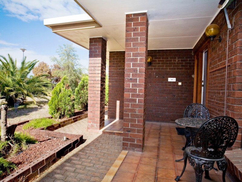 1 Lomond Court, West Lakes SA 5021