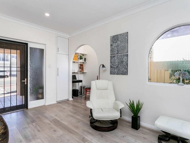 25A Antigua Grove, West Lakes SA 5021