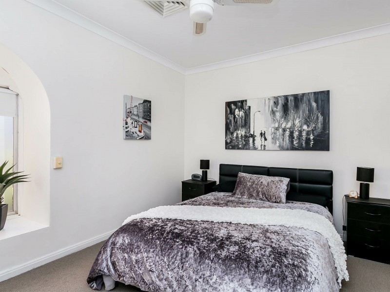 25A Antigua Grove, West Lakes SA 5021