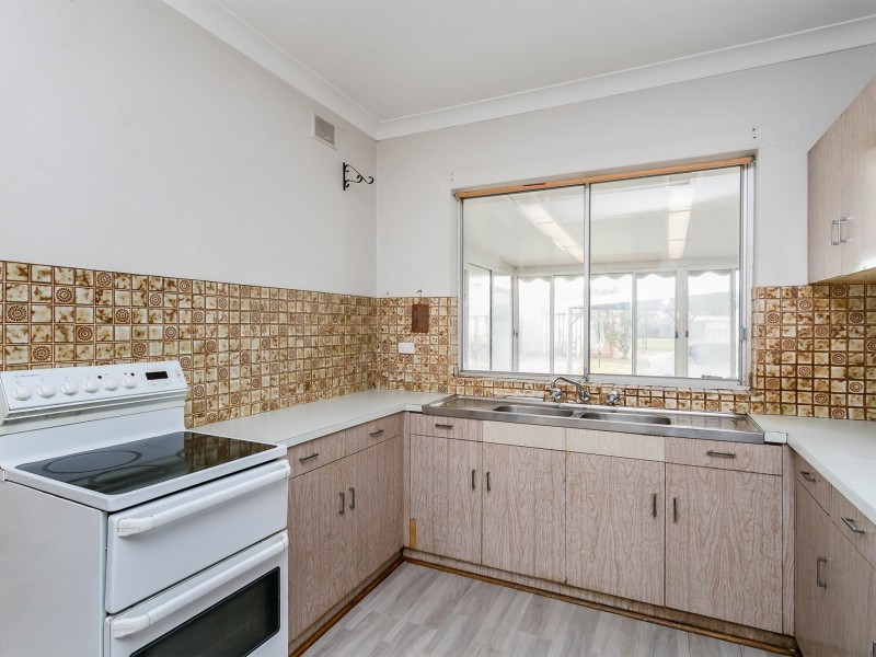 1 Lothian Avenue, Seaton SA 5023