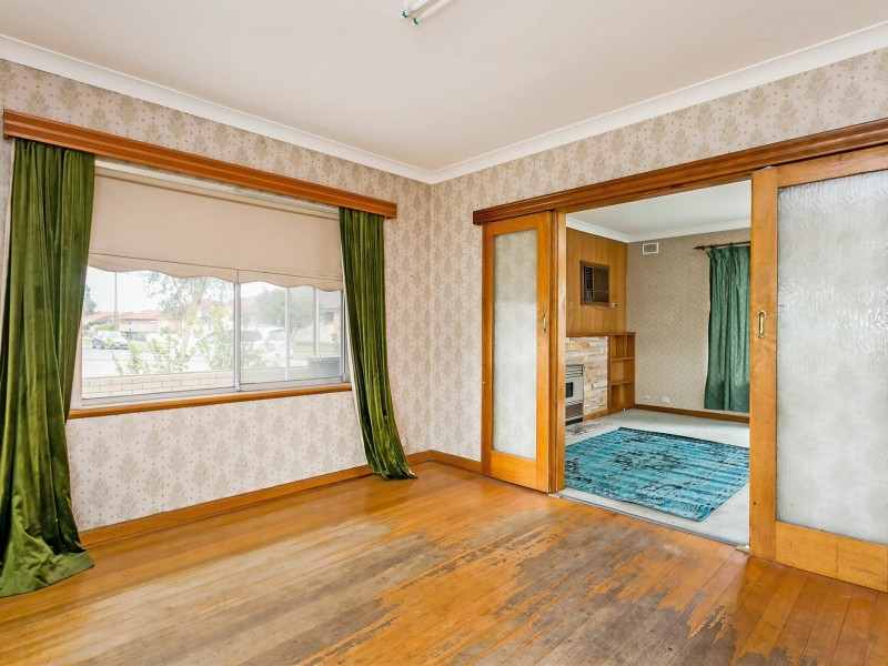 1 Lothian Avenue, Seaton SA 5023