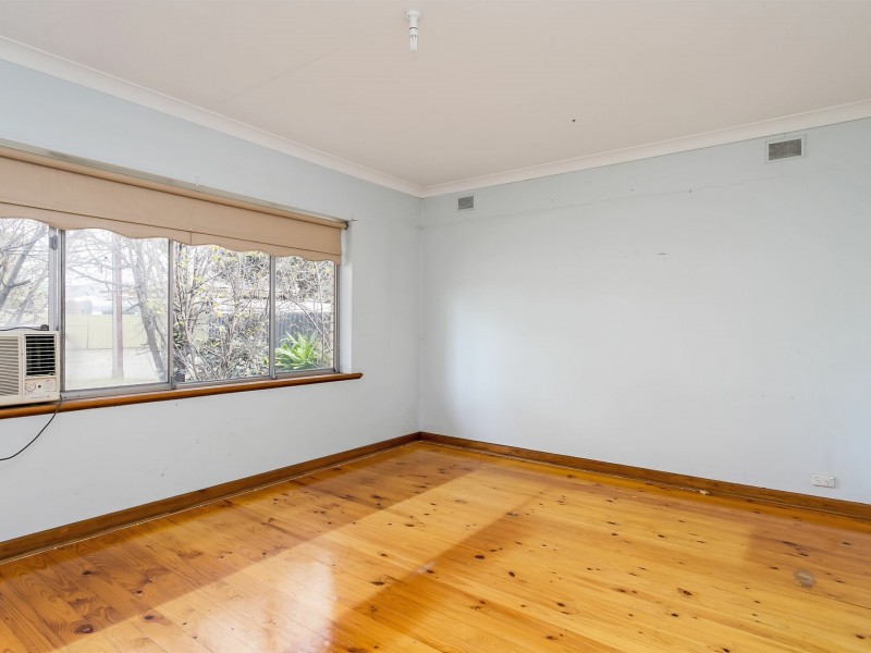 1 Lothian Avenue, Seaton SA 5023