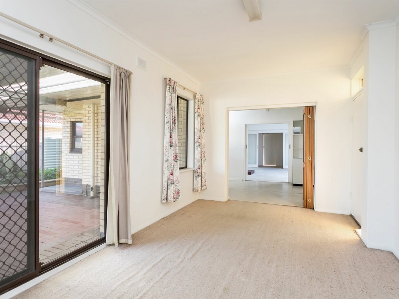 15 Gregory Crescent, Seaton SA 5023