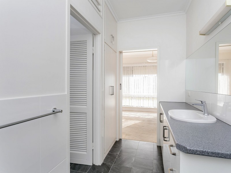15 Gregory Crescent, Seaton SA 5023