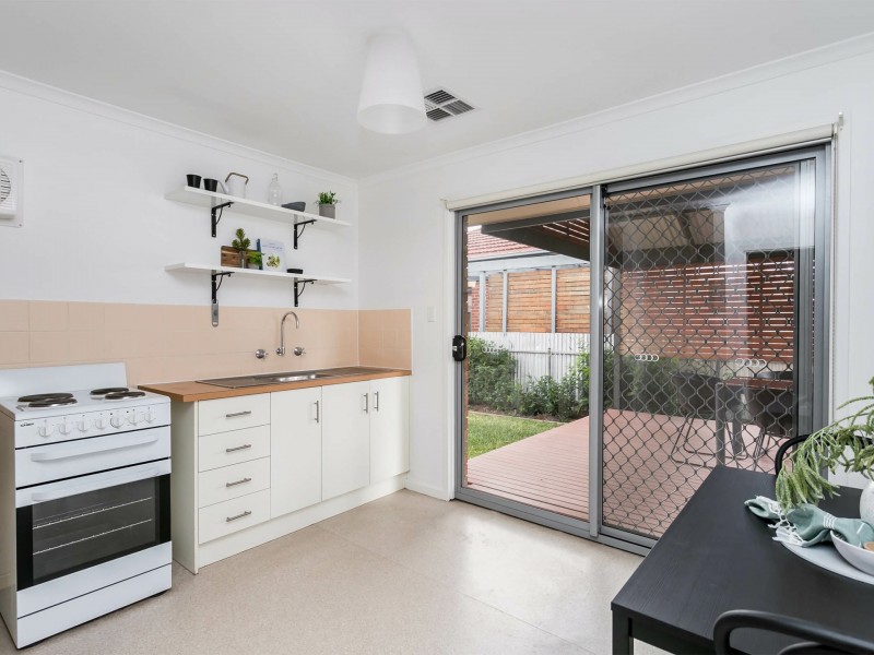 17 Mitchell Street East, Seaton SA 5023