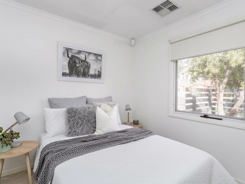 17 Mitchell Street East, Seaton SA 5023