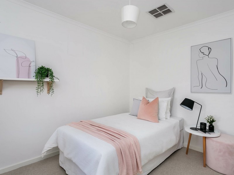 17 Mitchell Street East, Seaton SA 5023