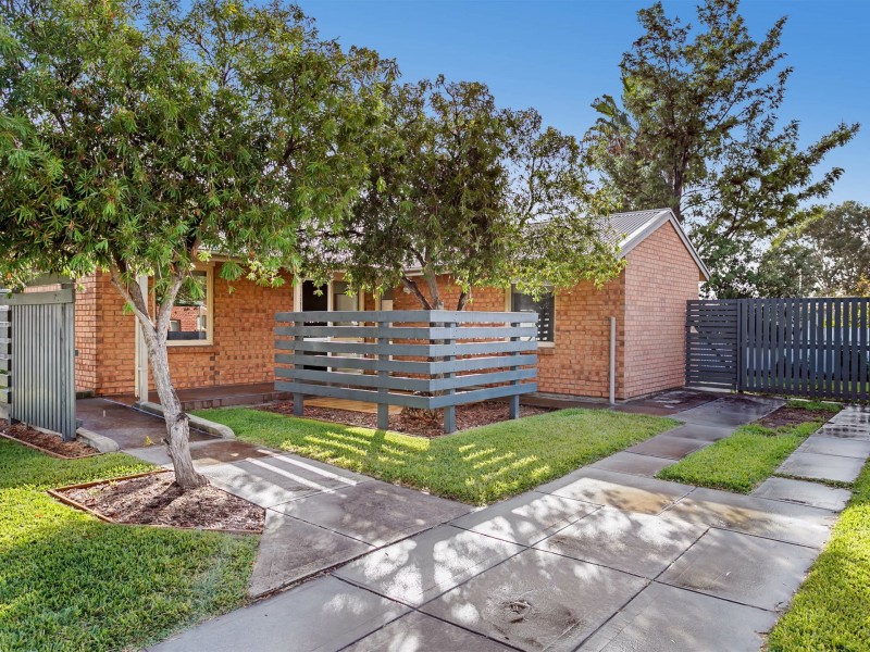 17 Mitchell Street East, Seaton SA 5023