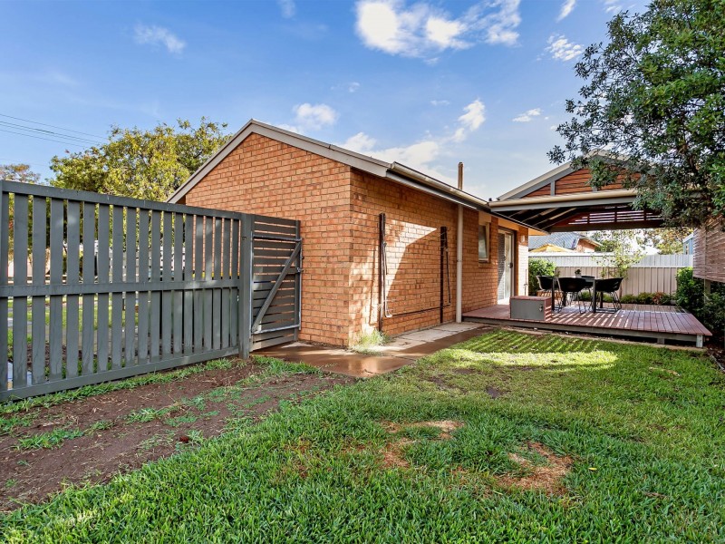 17 Mitchell Street East, Seaton SA 5023