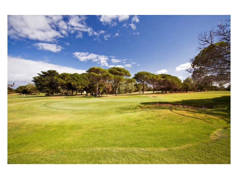 1 Lomond Court, West Lakes SA 5021